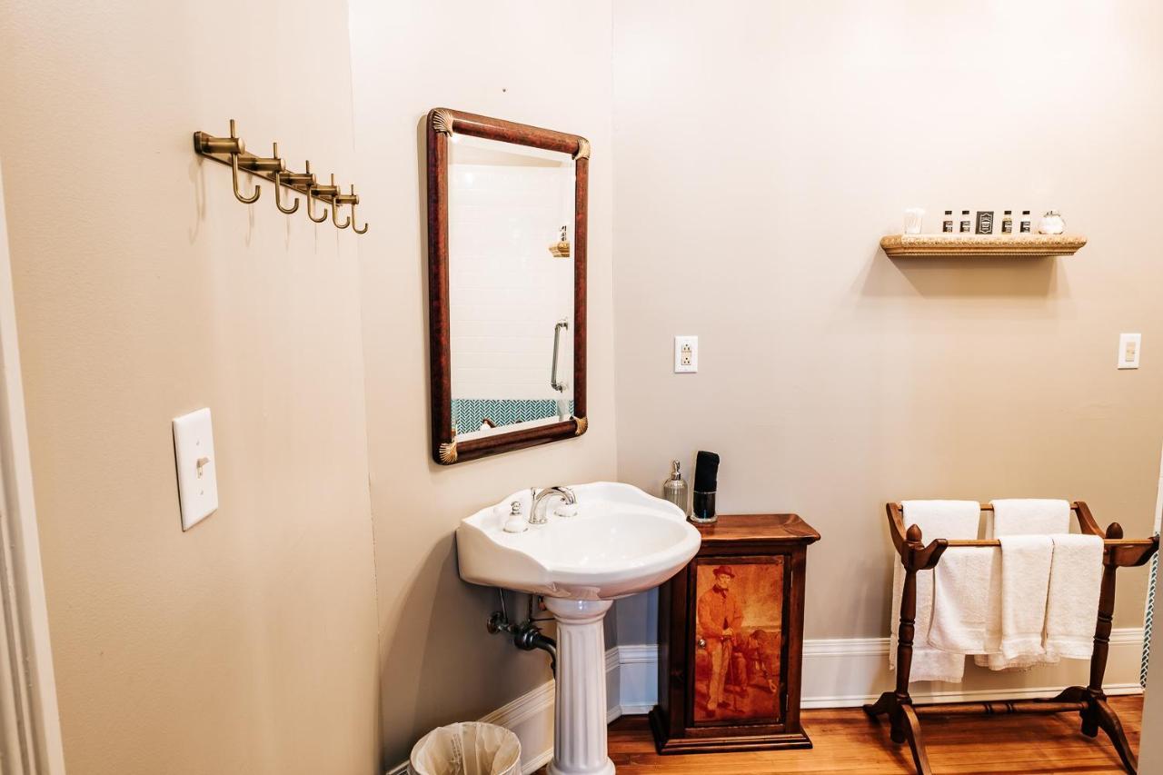 Heritage House Bed & Breakfast - Boutique Adults-Only Inn オペライカ エクステリア 写真